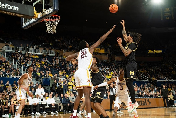 Tarris Reed Jr. (32) and Dug McDaniel (0)
