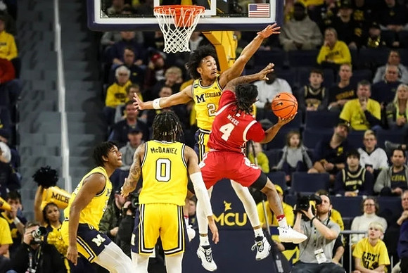 Tarris Reed Jr. (32), Dug McDaniel (0), and Kobe Bufkin (2)