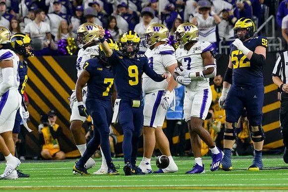 Donovan Edwards (7), J.J. McCarthy (9), and Karsen Barnhart (52)