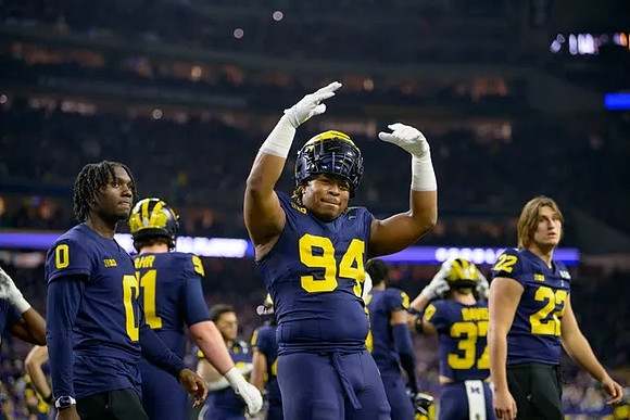 Kris Jenkins (94) and Michigan Team