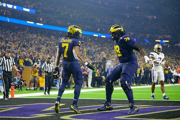 Donovan Edwards (7) and Myles Hinton (78)