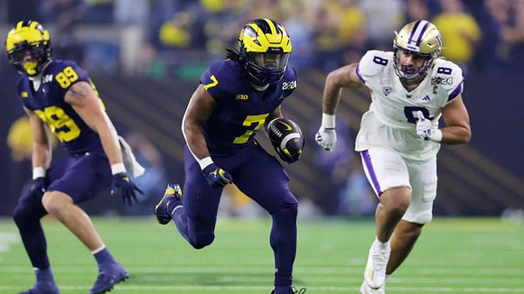AJ Barner (89) and Donovan Edwards (7)