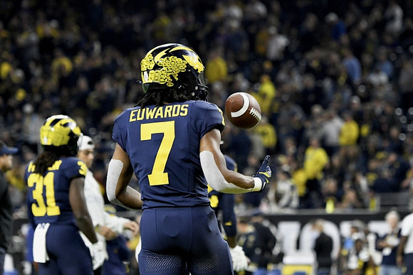 Leon Franklin (31) and Donovan Edwards (7)