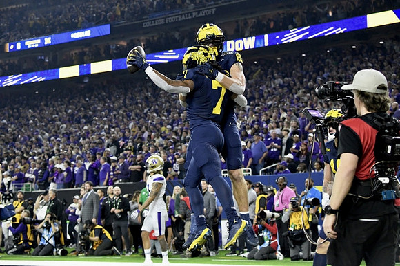 Donovan Edwards (7) and AJ Barner (89)