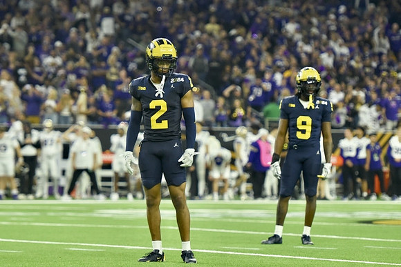 Will Johnson (2) and Rod Moore (9)