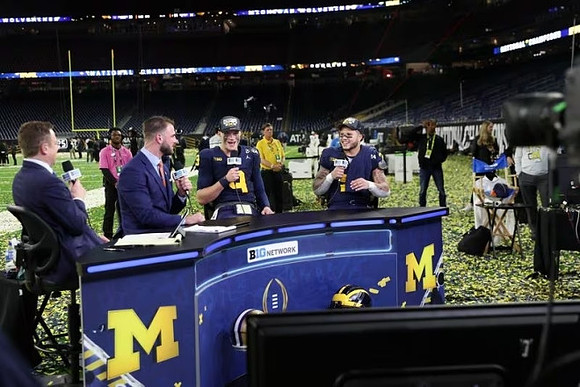 Jake Butt, J.J. McCarthy (9), and Blake Corum (2)