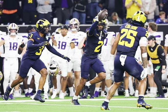 Will Johnson (2), Will Johnson (2), and Junior Colson (25)