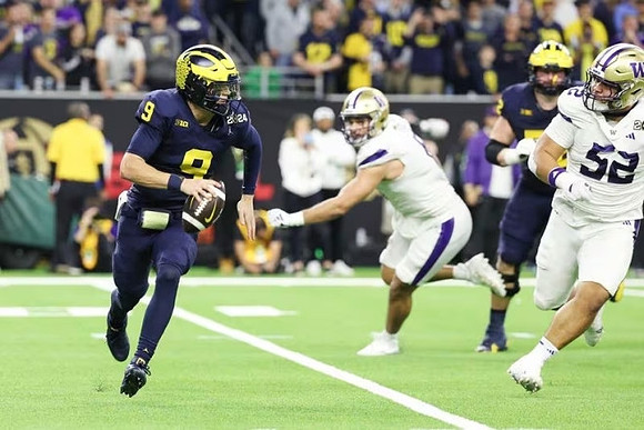 J.J. McCarthy (9) and Karsen Barnhart (52)