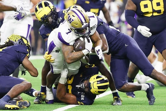 Michael Barrett (23) and Cam Goode (99)