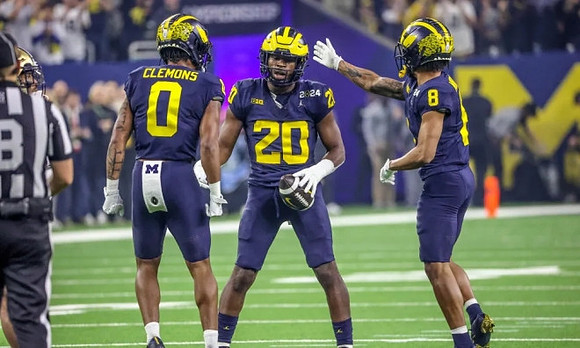 Darrius Clemons (0), Kalel Mullings (20), and Tyler Morris (8)