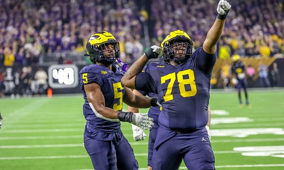 Josaiah Stewart (5) and Kenneth Grant (78)