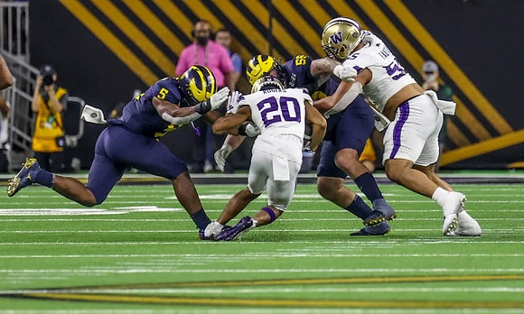 Josaiah Stewart (5) and Mason Graham (55)