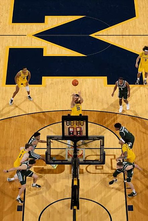Danny Wolf (1), Nimari Burnett (4), Vladislav Goldin (50), Rubin Jones (15), and Tre Donaldson (3)