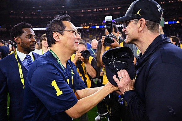 Desmond Howard, UofM President Santa Ono, and Jim Harbaugh