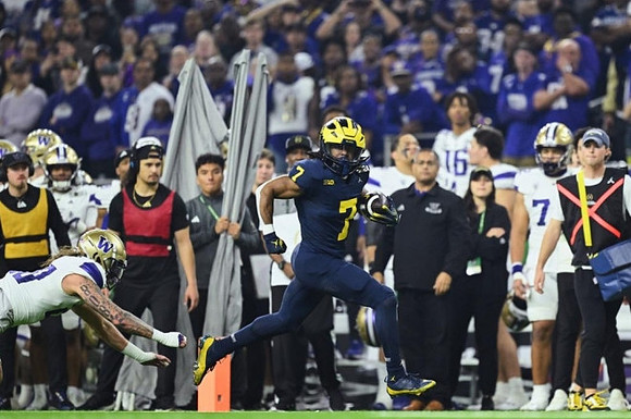 Donovan Edwards (7)