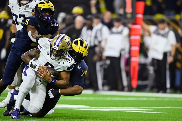 Josaiah Stewart (5) and Kenneth Grant (78)