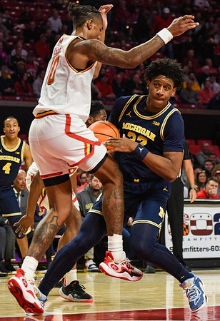 Nimari Burnett (4) and Tarris Reed Jr. (32)
