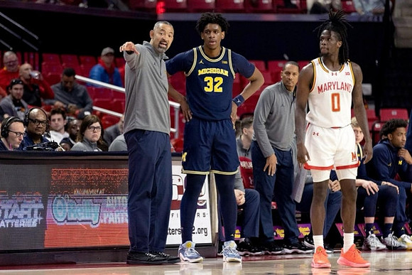 Juwan Howard, Tarris Reed Jr. (32), and Howard Eisley