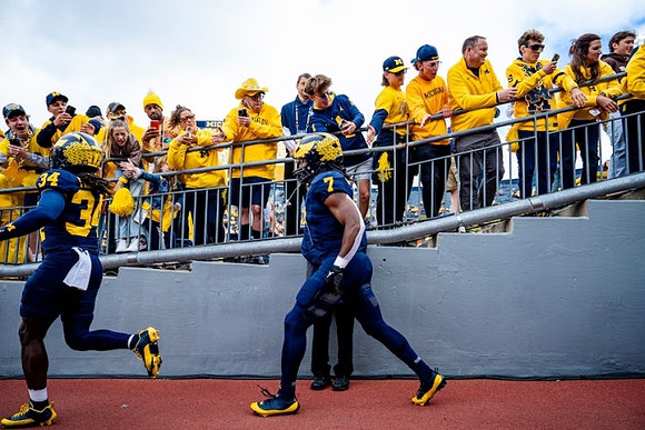 Leon Franklin (34) and Donovan Edwards (7)