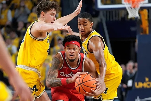Will Tschetter (42) and Nimari Burnett (4)
