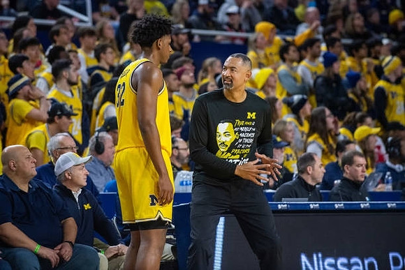 Tarris Reed Jr. (32) and Juwan Howard