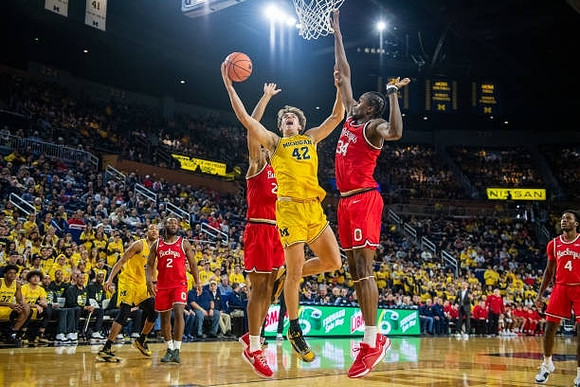 Nimari Burnett (4) and Will Tschetter (42)