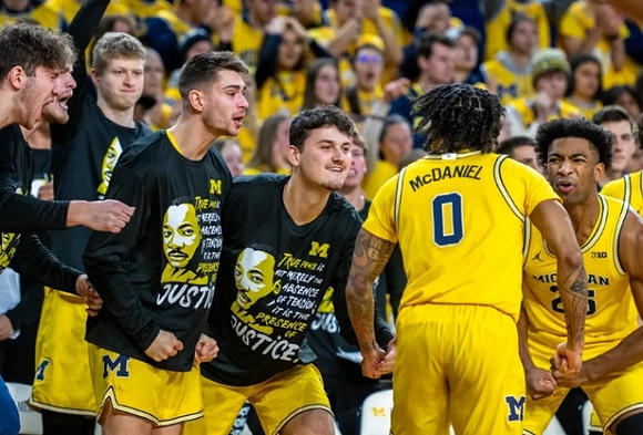 Dug McDaniel (0) and Michigan Team