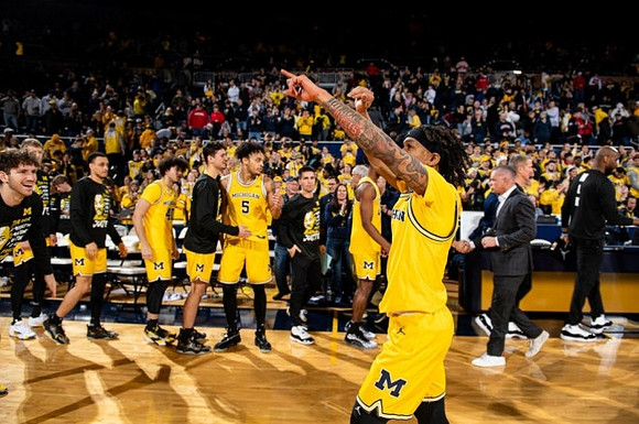 Dug McDaniel (0) and Michigan Team
