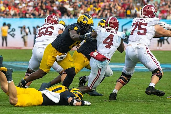 Derrick Moore (8)