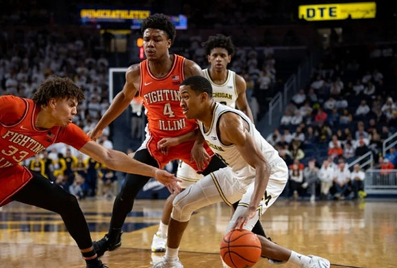 Nimari Burnett (4) and Tarris Reed Jr. (32)