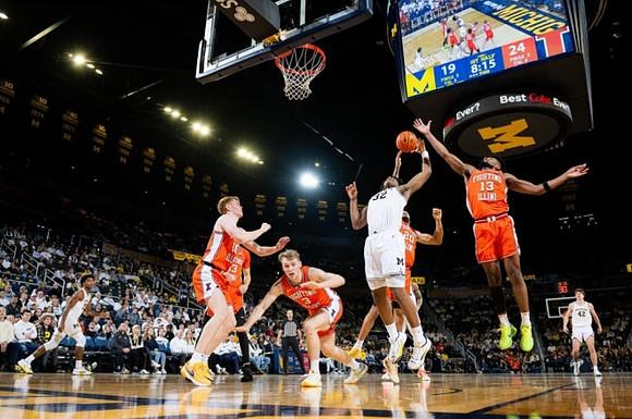 Tarris Reed Jr. (32) and Will Tschetter (42)