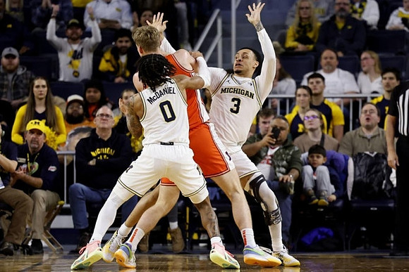 Dug McDaniel (0) and Jaelin Llewellyn (3)
