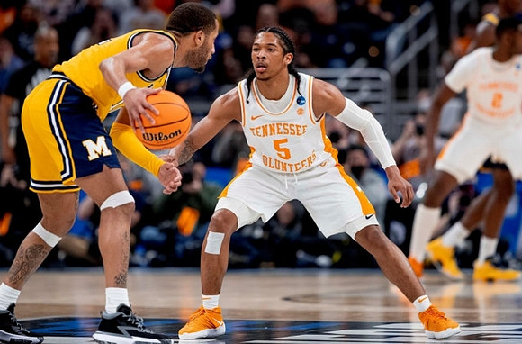 DeVante' Jones (12)
