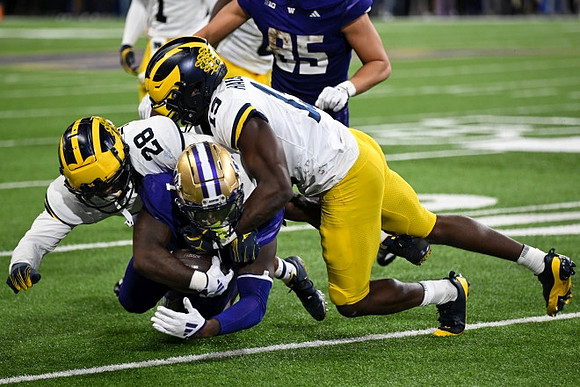 Ja'Den McBurrows (18) and Ernest Hausmann (15)