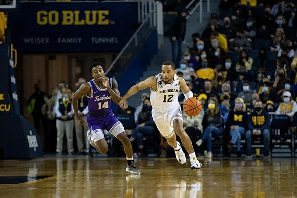 DeVante' Jones (12)