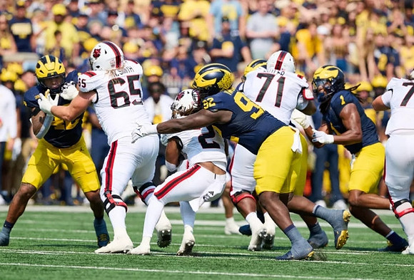 Ike Iwunnah (92) and Jaishawn Barham (1)