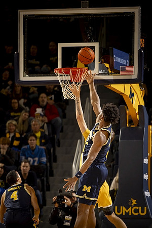 Nimari Burnett (4) and Tarris Reed Jr. (32)