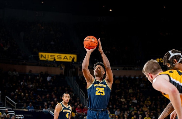 Nimari Burnett (4) and Jace Howard (25)