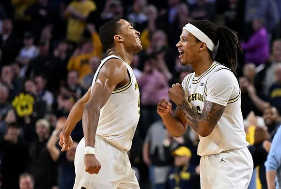 Nimari Burnett (4) and Rubin Jones (15)