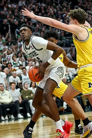 Tarris Reed Jr. (32) and Will Tschetter (42)
