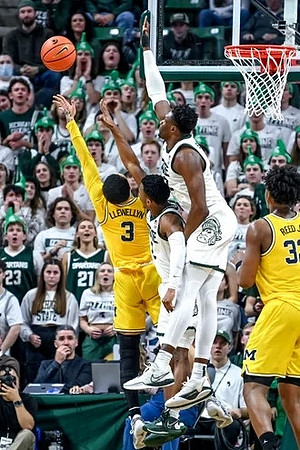 Jaelin Llewellyn (3) and Tarris Reed Jr. (32)