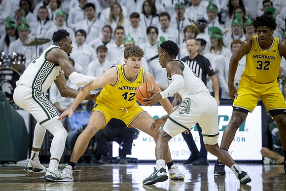 Will Tschetter (42) and Tarris Reed Jr. (32)