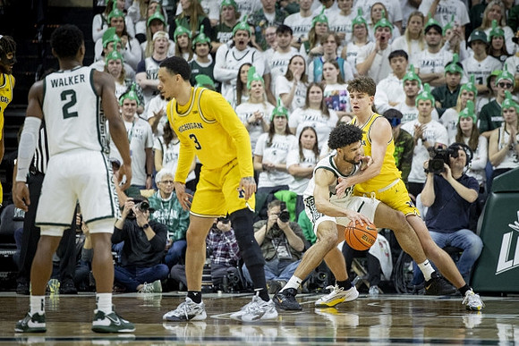 Jaelin Llewellyn (3) and Will Tschetter (42)