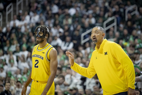 Tray Jackson (2) and Juwan Howard