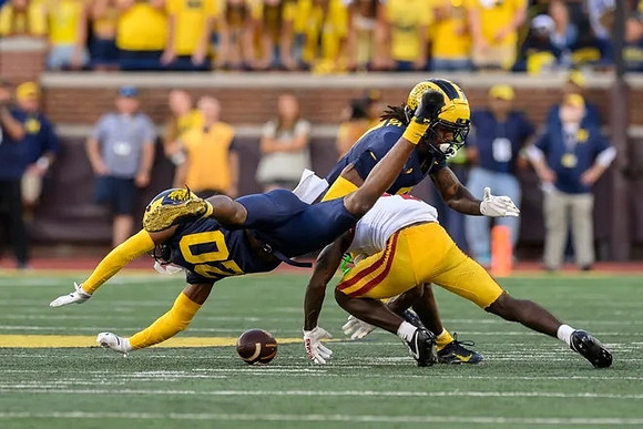 Jyaire Hill (20)