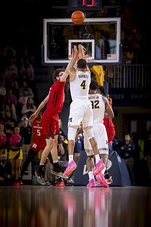 Nimari Burnett (4) and Tarris Reed Jr. (32)