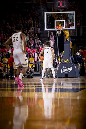 Tarris Reed Jr. (32) and Terrance Williams II (5)