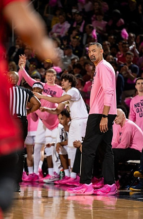 Juwan Howard and Michigan Team