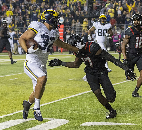Ty Isaac (32) and Khalid Hill (80)