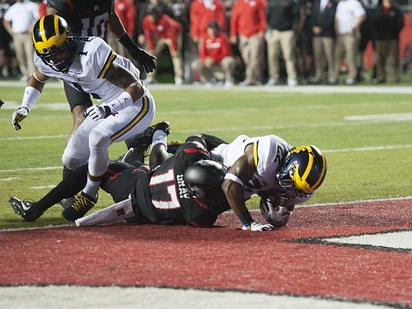 Kekoa Crawford (1) and Karan Higdon (22)